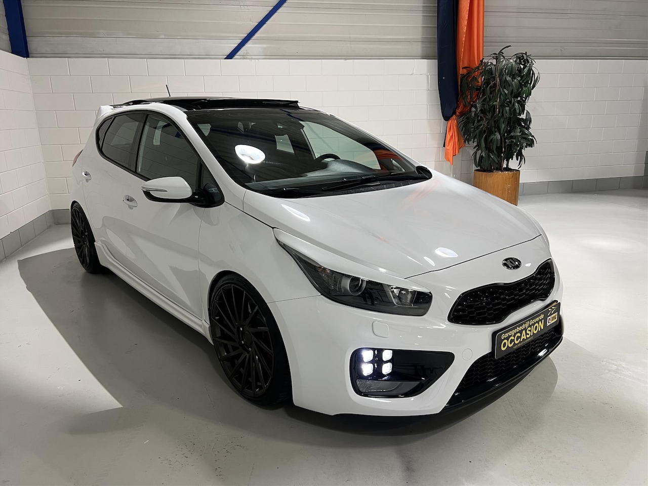 Kia Cee'd - Ceed GT 1.6 T-GDI 205pk, Pano, 19 Inch, Camera - AutoWereld.nl