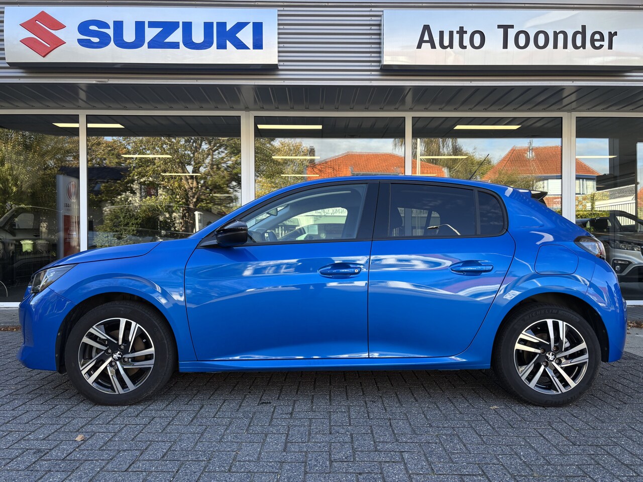 Peugeot 208 - Allure Pack 1.2-100pk PureTech - AutoWereld.nl