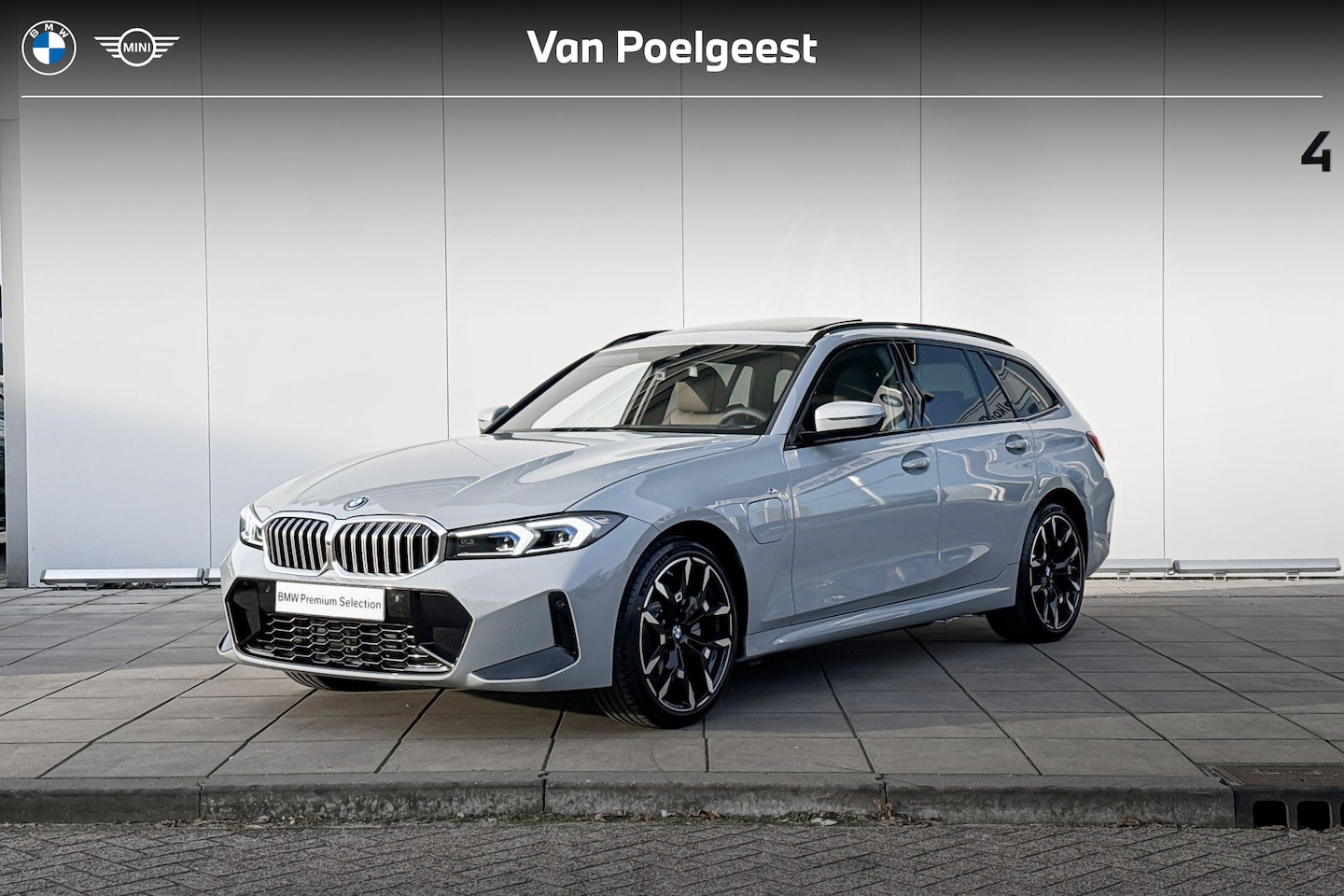 BMW 3-serie Touring - 330e M-Sport / Glazen Schuifdak / Harman Kardon / Head-Up / Parking Assistant Plus / Trekh - AutoWereld.nl