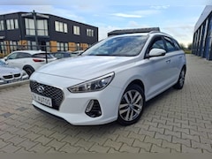Hyundai i30 Wagon - 1.4 T-GDI Premium / / vol opties / / navi airco achteruit rij camera