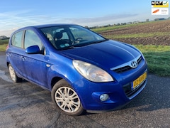 Hyundai i20 - 1.4i DynamicVersion / 5 drs airco