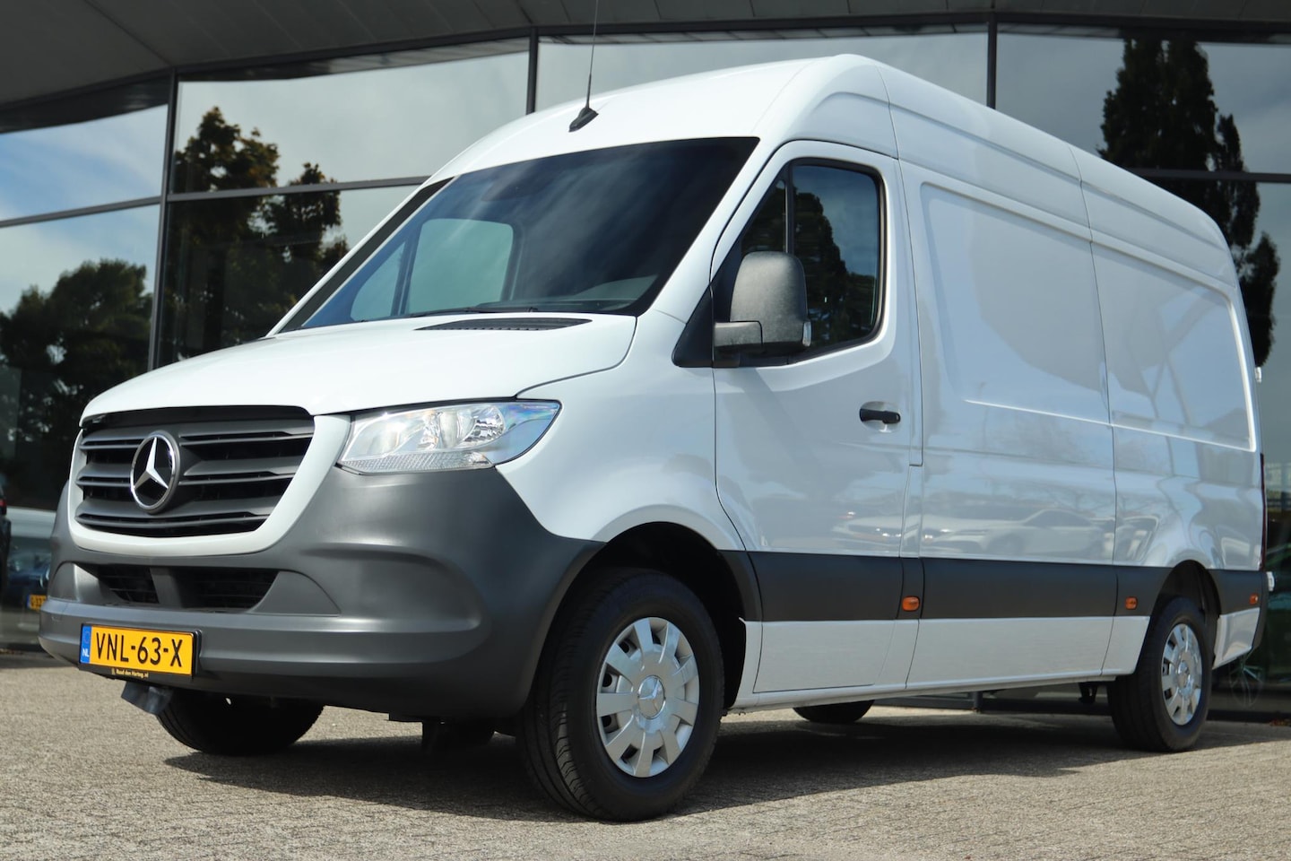 Mercedes-Benz Sprinter - 316 2.2 CDI L2H2 EURO 6 | CARPLAY | TREKHAAK 2800KG | CAMERA | 3-ZITS | LEDER | STOELVERWA - AutoWereld.nl