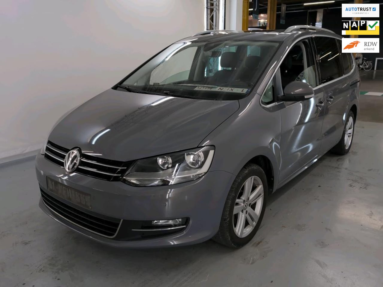 Volkswagen Sharan - 1.4 TSI Exclusive 7 zit pano 18900 Netto export - AutoWereld.nl
