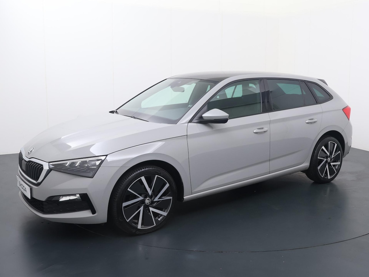 Skoda Scala - 1.5 TSI Sport Business 150 PK | Panoramadak | Adaptive Cruise Control | Achteruitrijcamera - AutoWereld.nl