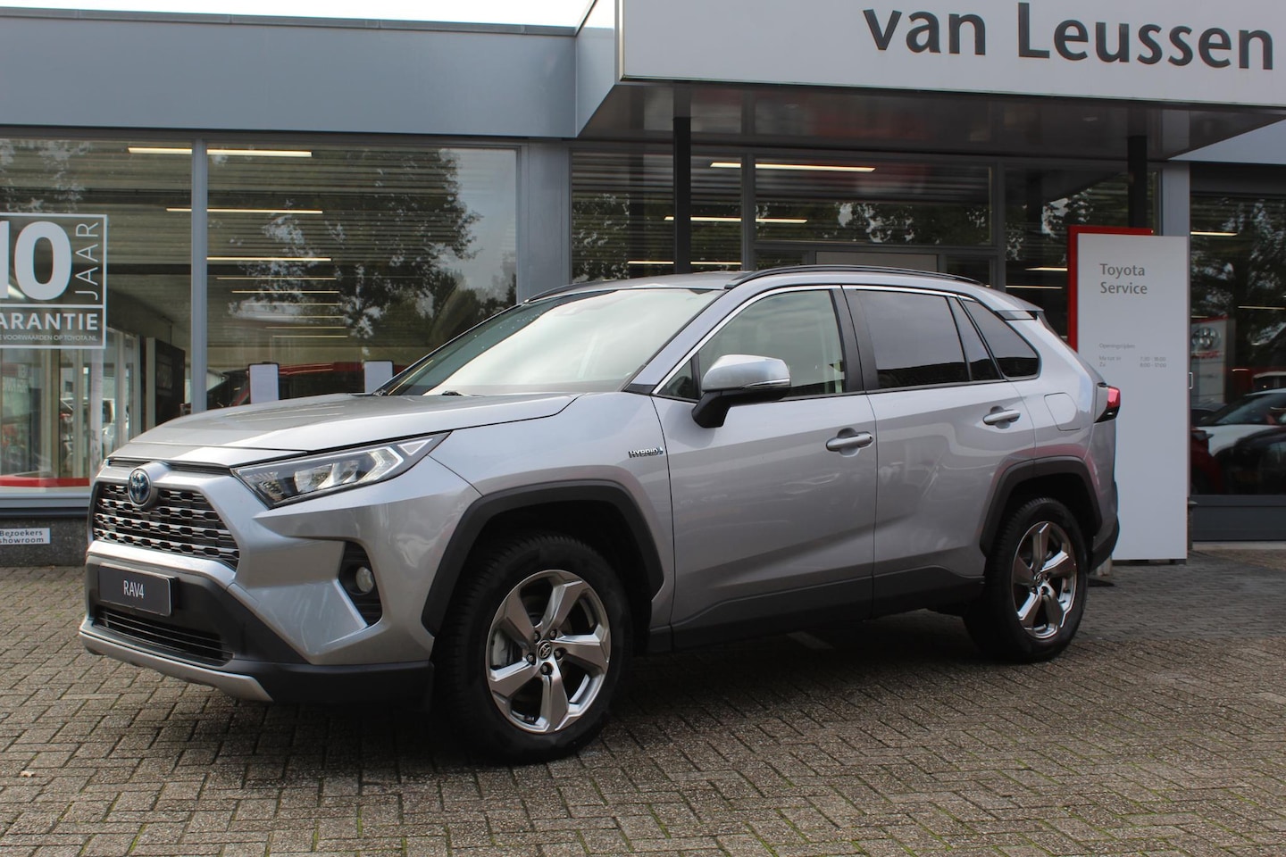 Toyota RAV4 - 2.5 Hybrid DYNAMIC ALL SEASONS KEYLESS NAVI AD CRUISE LED DAB PRIVACYGLASS - AutoWereld.nl