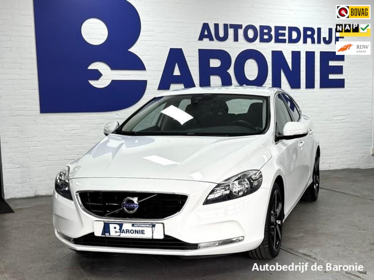 Volvo V40 - 1.6 T3 Momentum 1.6 T3 Momentum, dealer onderhouden - AutoWereld.nl