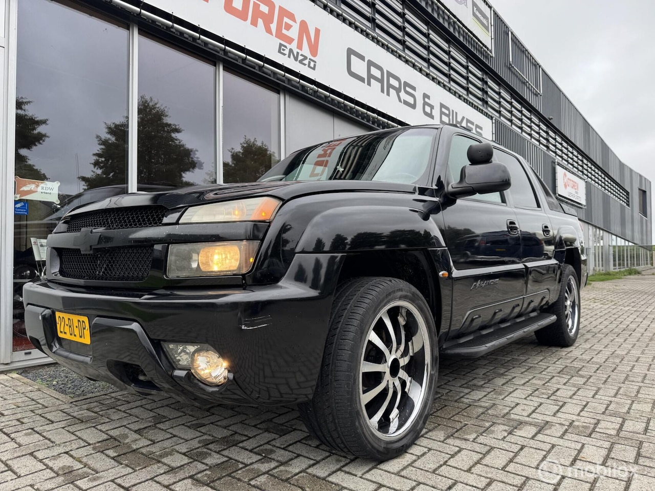 Chevrolet Avalanche - USA 5.3 4WD 1500 black edition z71 - AutoWereld.nl