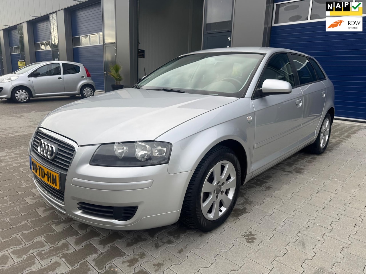 Audi A3 Sportback - 1.6 Ambiente Airco 5deurs trekhaak nap! - AutoWereld.nl