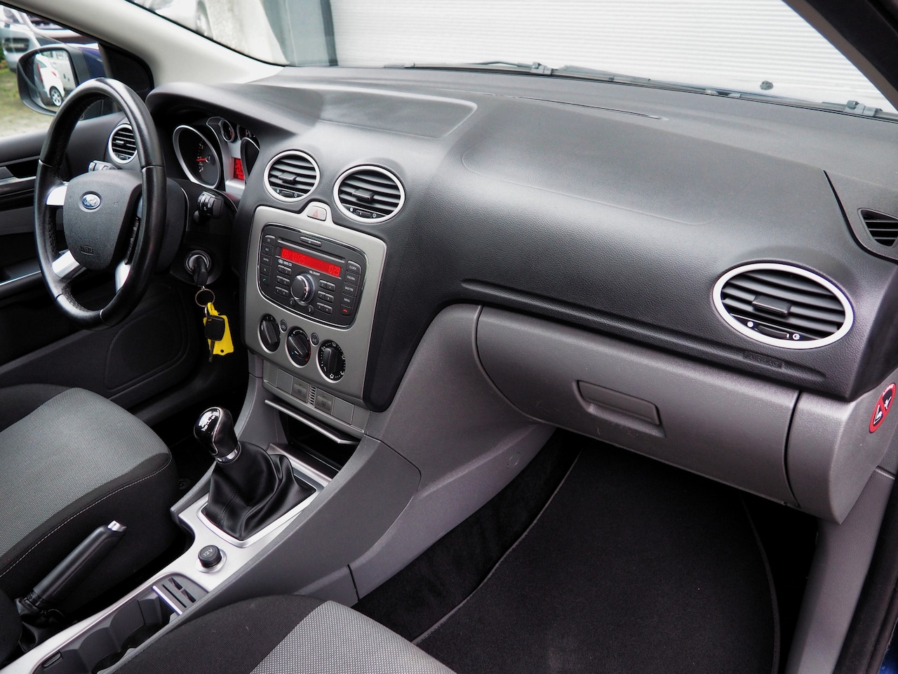 Ford Focus Wagon - 1.6 16V Comfort AIRCO CRUISE LM VELGEN