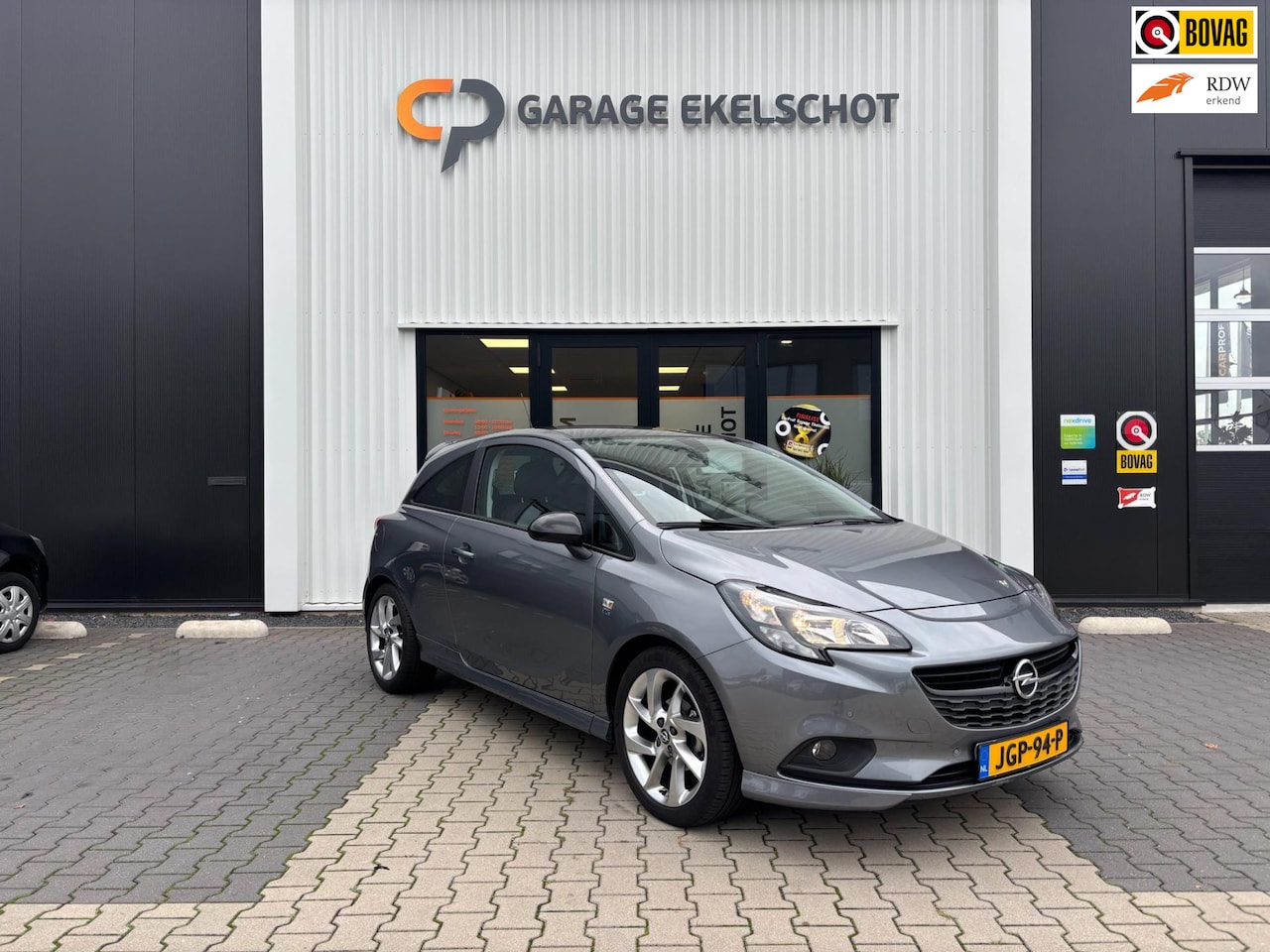 Opel Corsa - 1.4 Black Edition / Carplay / OPC-Line / Cruise - AutoWereld.nl