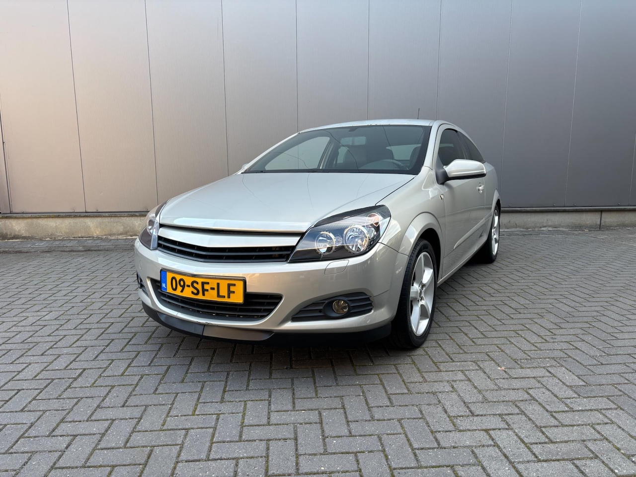 Opel Astra GTC - 1.8 Cosmo 1.8 Cosmo - AutoWereld.nl