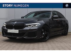 BMW 5-serie - 520d High Executive M Sport Automaat / Sportstoelen / Stoelverwarming / Achteruitrijcamera