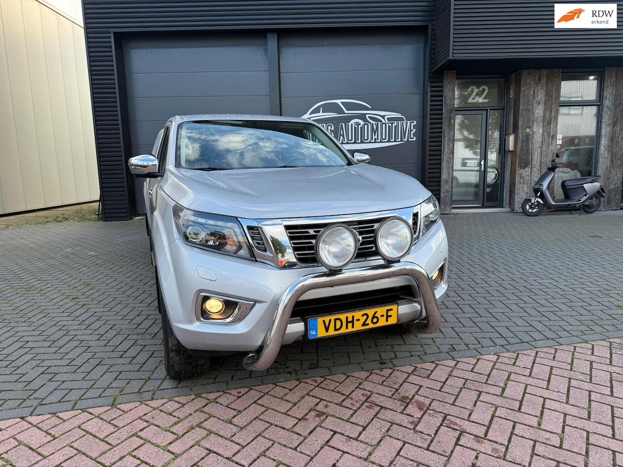 Nissan Navara - 2.3 dCi N-Connecta King Cab 2.3 dCi N-Connecta King Cab - AutoWereld.nl