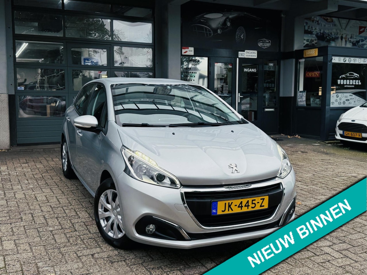 Peugeot 208 - 1.2 PureTech Blue Lion | NAVI | XENON | AIRCO | CRUISE | TREKHAAK | PDC | NAP | APK. - AutoWereld.nl