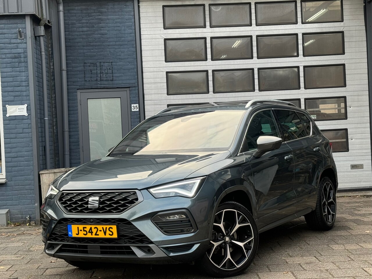 SEAT Ateca - 1.5 TSI FR Business Intense | Pano | 360 Camera | Virtual C | - AutoWereld.nl