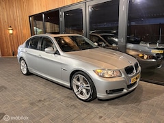 BMW 3-serie - 318i LCI| AUT | PANO | LEER | XENON | PDC | CRUI