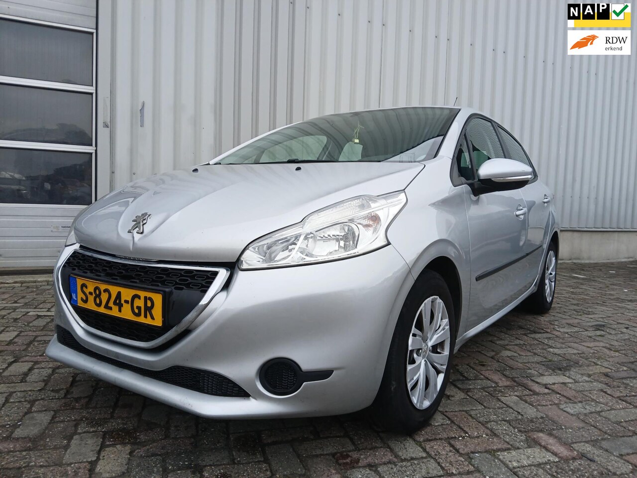 Peugeot 208 - 1.2 VTi Blue Lease Executive MOTOR SCHADE!!! - AutoWereld.nl