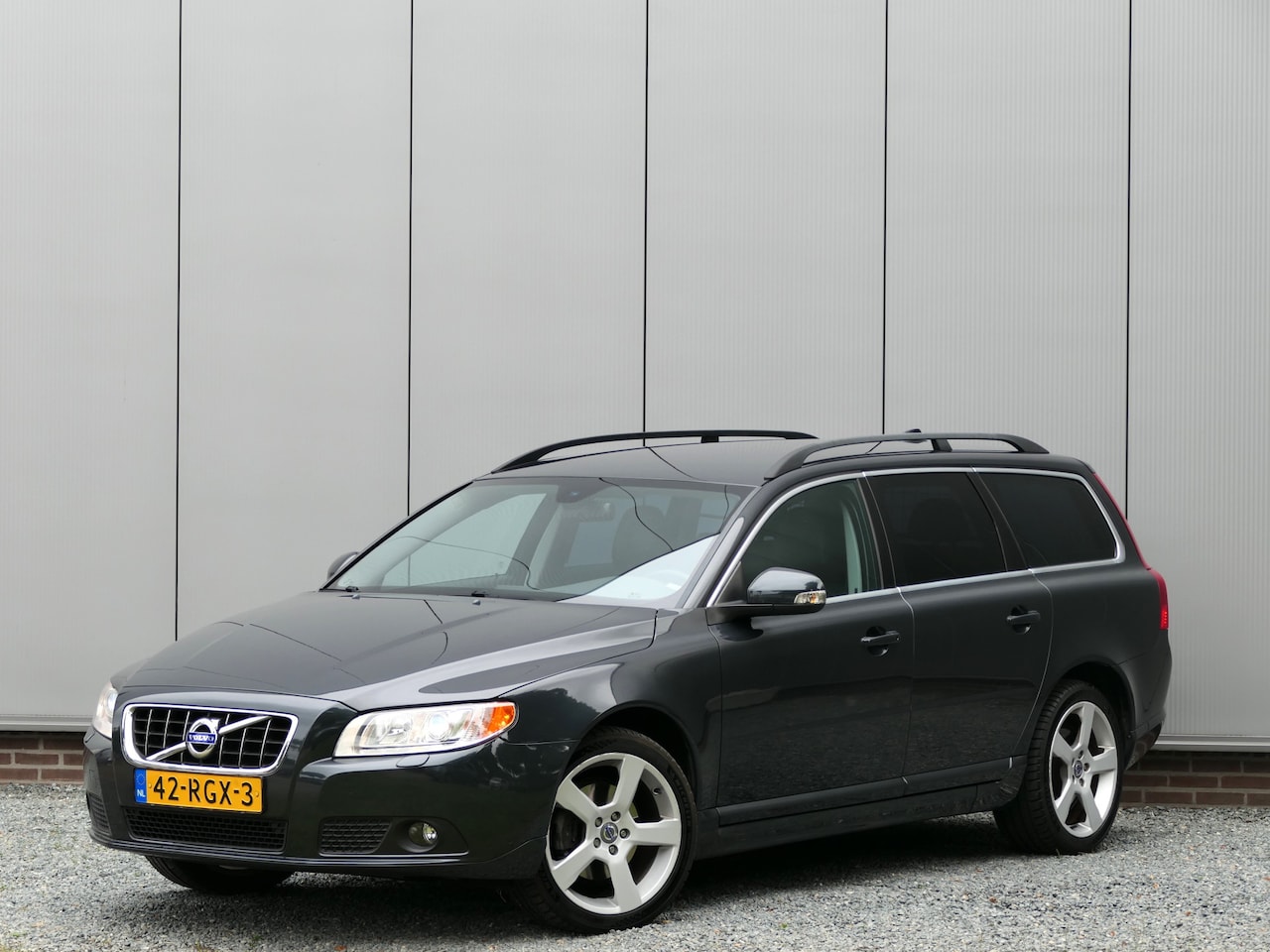Volvo V70 - T4 Limited Edition Xenon / Navi / Leer - AutoWereld.nl