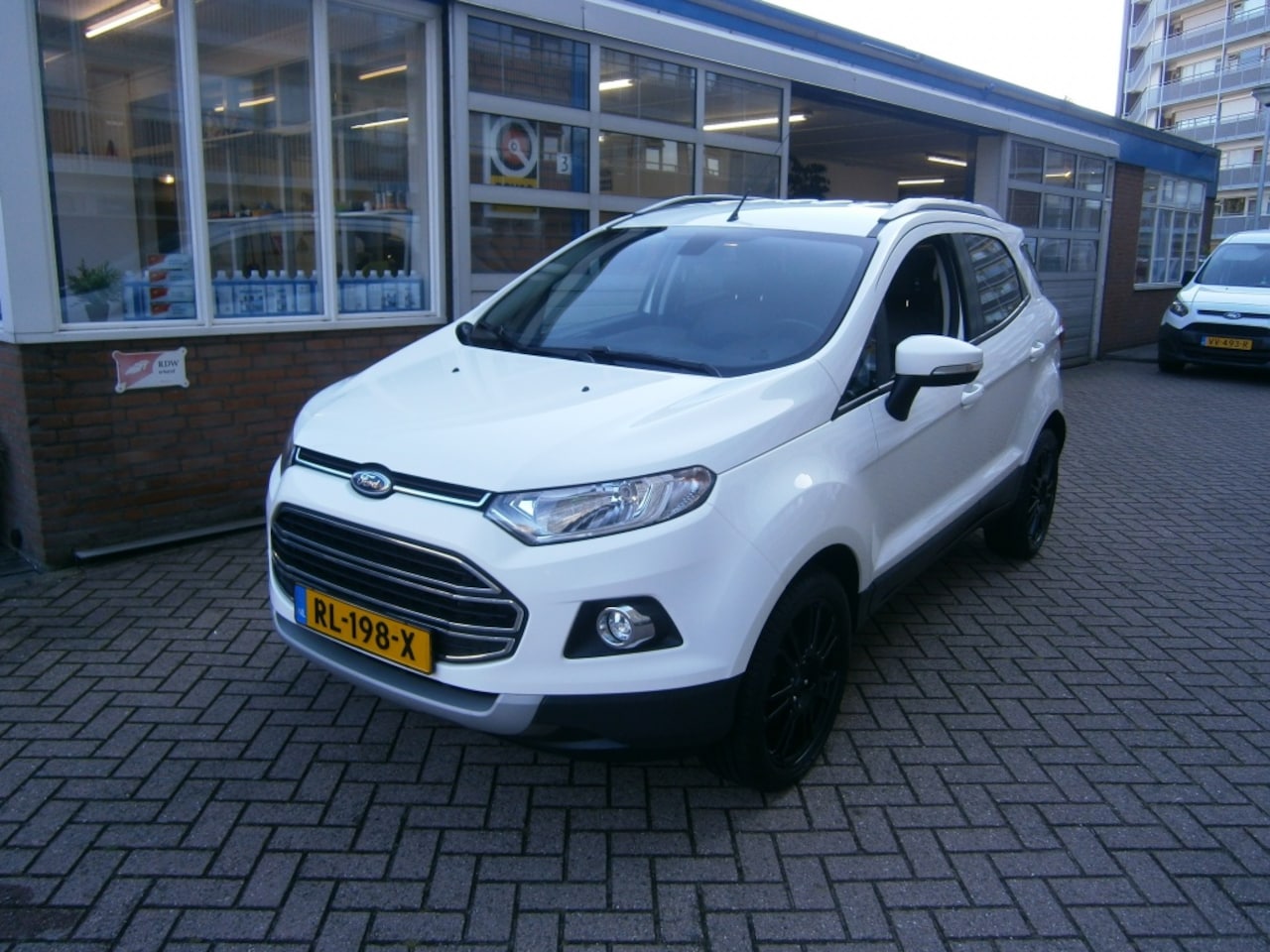 Ford EcoSport - 1.0 EcoB. Titanium Navigatie Stoelverw. Keyless,etc. - AutoWereld.nl