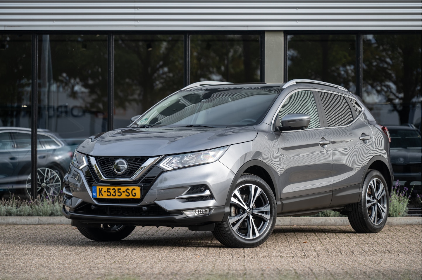 Nissan Qashqai - 1.3 DIG-T 160pk N-Connecta Automaat | Pano | 360 cam | Navi | Stoelverw. | Afn. Trekhaak | - AutoWereld.nl