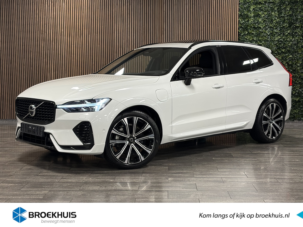 Volvo XC60 - T6 AWD Recharge Ultimate Dark Long Range | Luchtvering | Trekhaak | 360° Camera | Head-Up - AutoWereld.nl