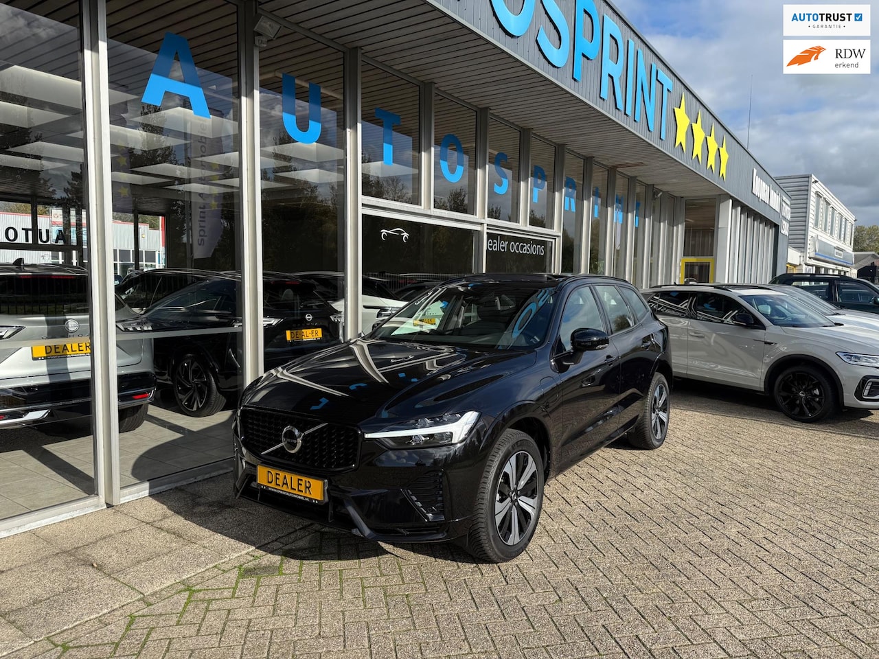 Volvo XC60 - 2.0 T6 Plug-in hybrid AWD Plus Dark 398PK / PANORAMA / LEDER / NAVIGATIE - AutoWereld.nl