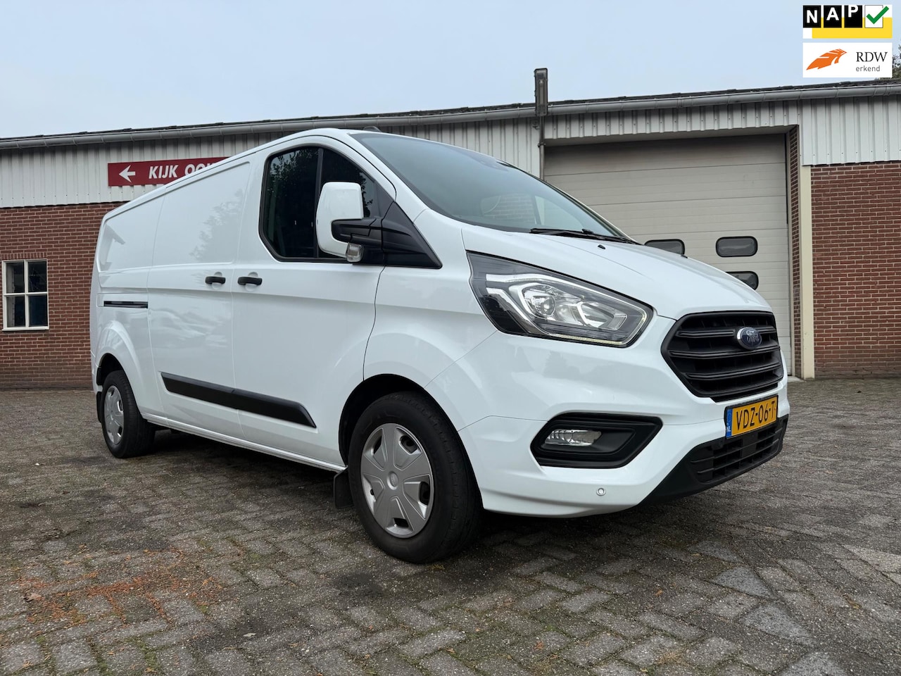 Ford Transit Custom - 340 2.0 TDCI L2H1 130PK Trend camera navi airco cruise - AutoWereld.nl