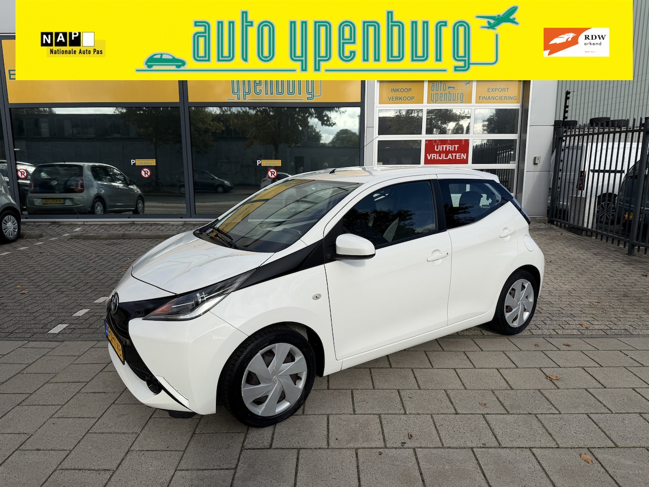 Toyota Aygo - 1.0 VVT-i x-play * 117.061 Km * Airco * Navi * Led Dagrijverlichting * - AutoWereld.nl