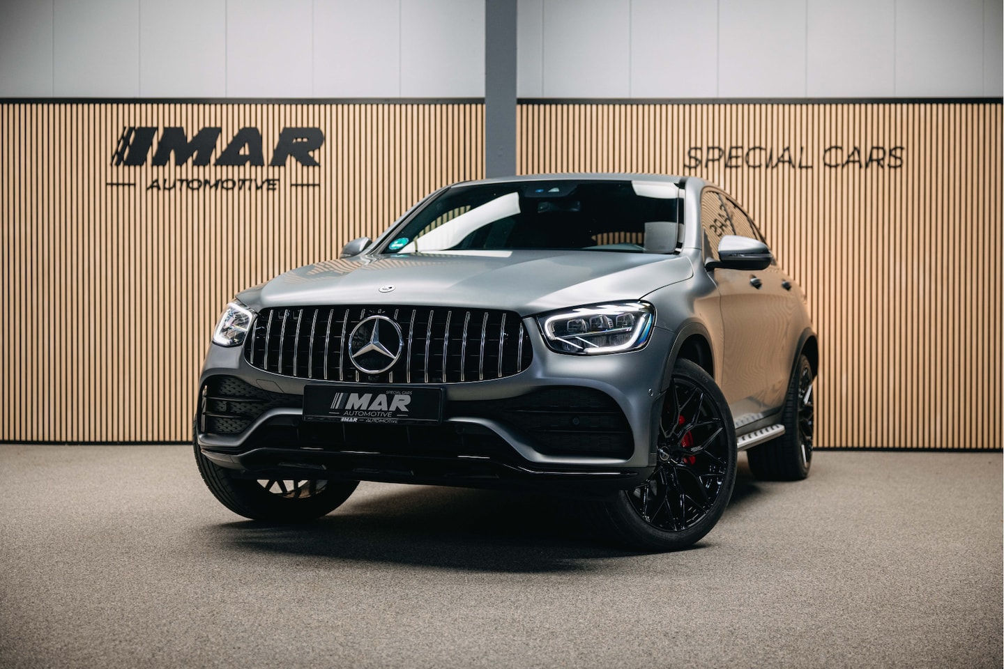 Mercedes-Benz GLC-klasse Coupé - 300e 4MATIC Business Solution AMG | Grijs matte | Trekhaak | Stoelverwarming voor & achter - AutoWereld.nl