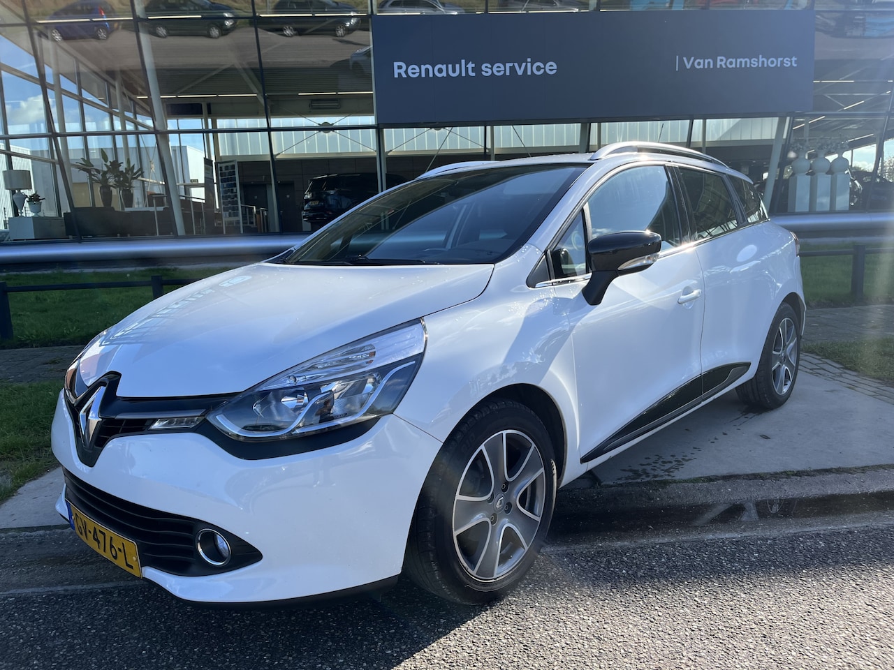 Renault Clio Estate - 1.5 dCi ECO Night&Day / Trekhaak / Airco / Parkeersensoren Achter / Radio / - AutoWereld.nl