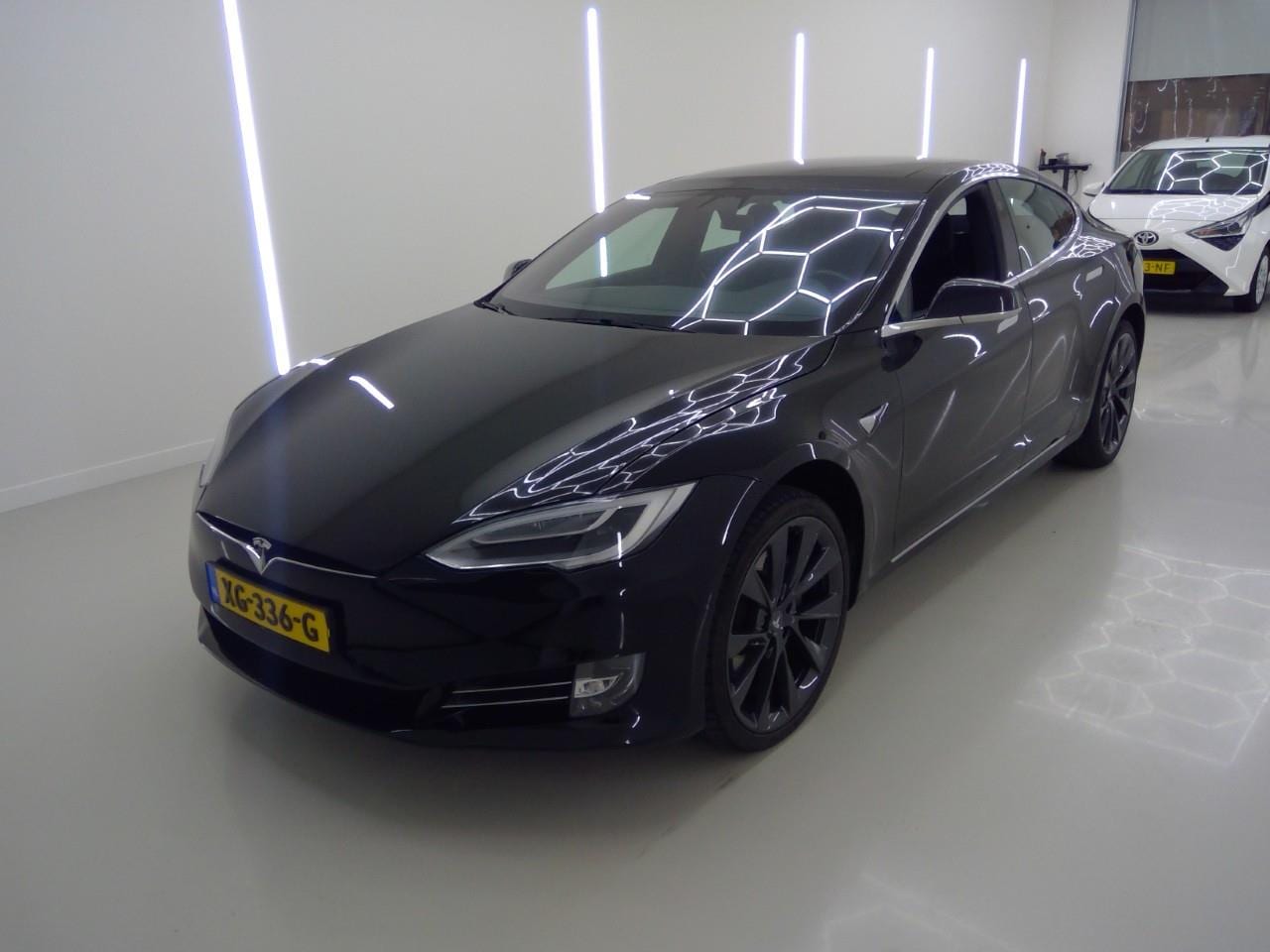 Tesla Model S - 75D AWD 476PK [ ENHANCED AUTOPILOT+LUCHTVERING+SCHUIFDAK+STUURVERWARMING ] - AutoWereld.nl