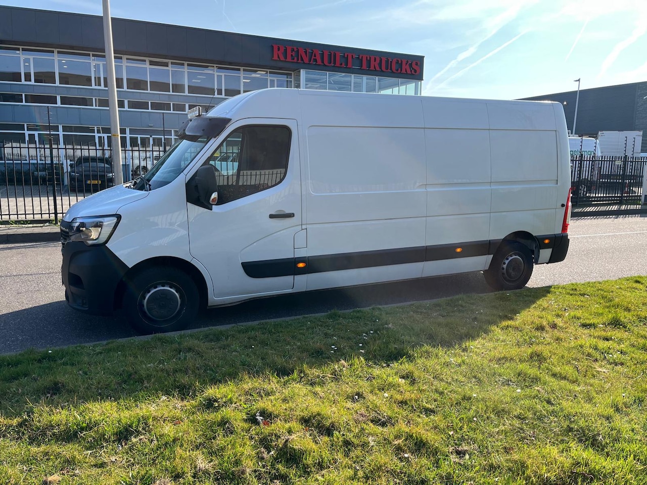 Renault Master - Red 135.35 L3 H2, Airco, Euro 6 - AutoWereld.nl