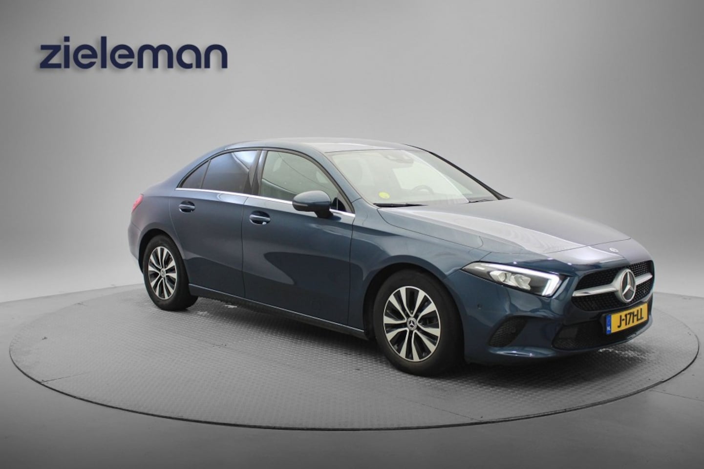 Mercedes-Benz A-klasse - Sedan 180 Business Solution Automaat - Navi, Camera, Half Leer, Stoelverw. - AutoWereld.nl
