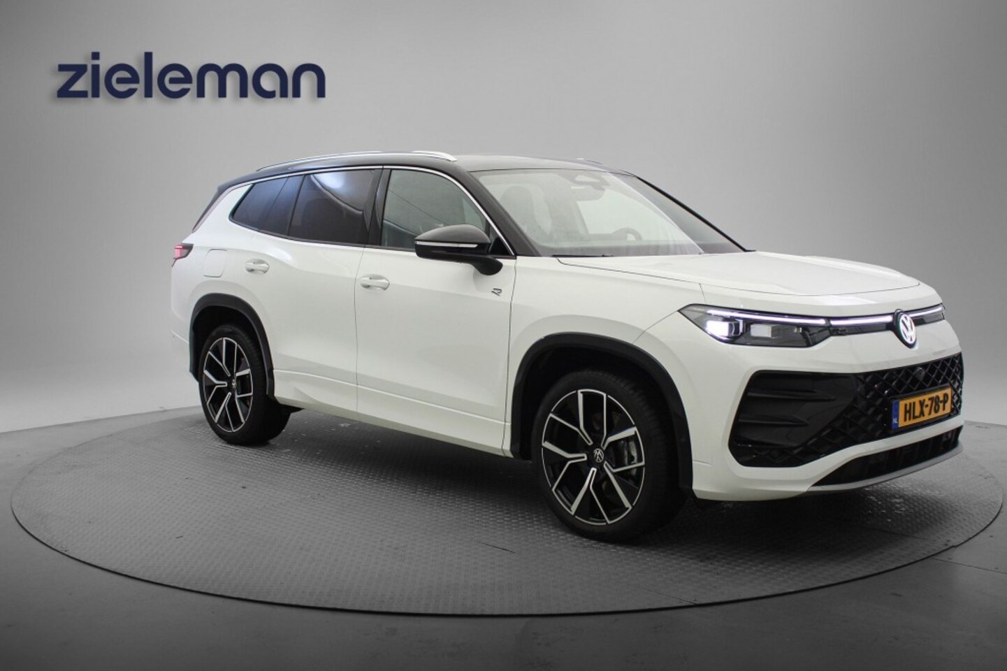 Volkswagen Tayron - 1.5 eTSI R-Line Edition 7 Persoons Automaat - Carplay, Camera, Stoelverw. - AutoWereld.nl