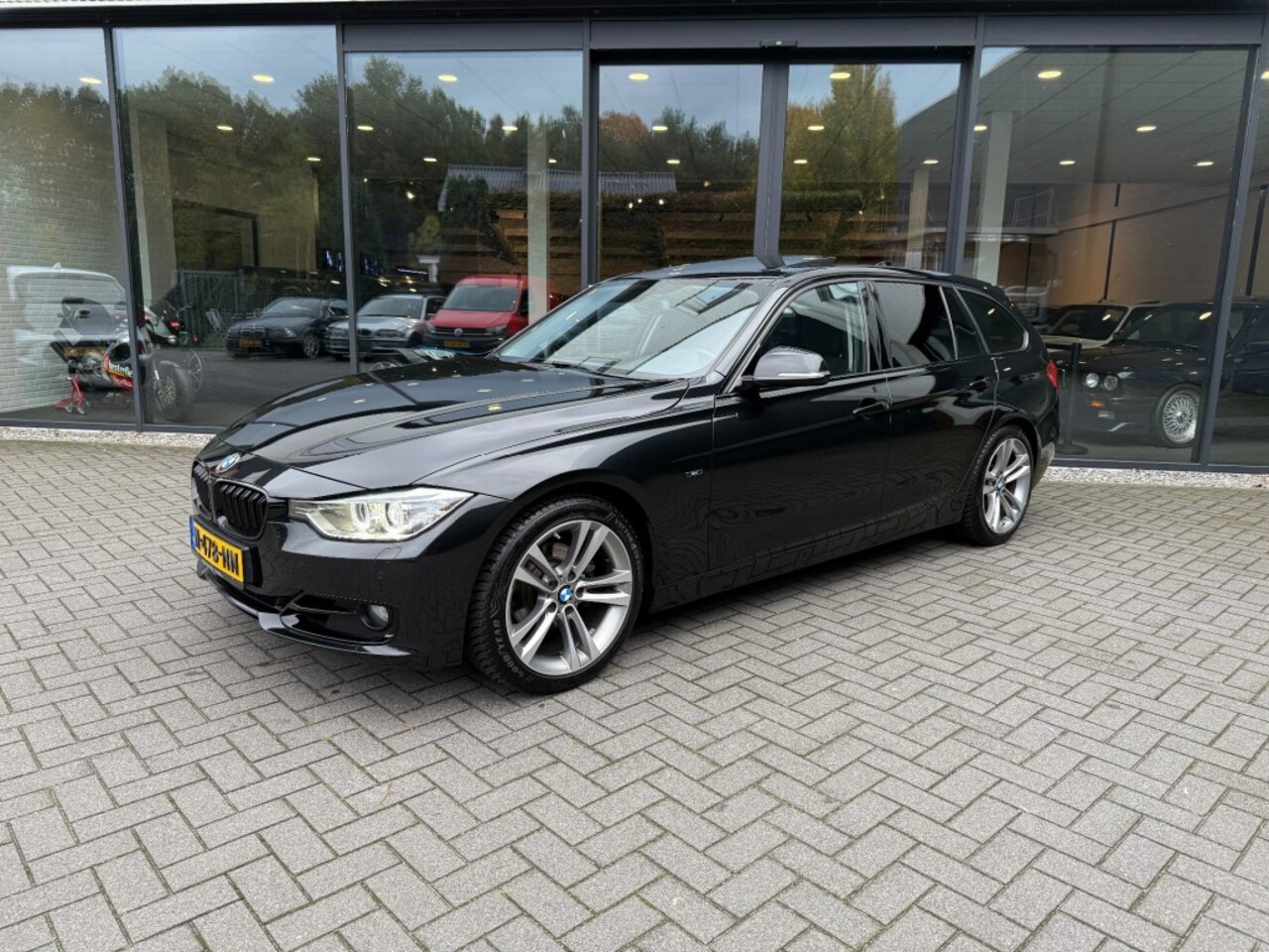 BMW 3-serie Touring - Touring 320i Sportline,Pano,Xenon,Stoel/stuurverw,Navi,Clima,Cruise, - AutoWereld.nl