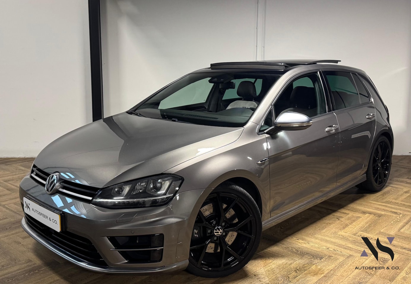 Volkswagen Golf - 2.0 TSI R 4Motion PANO KEYLESS - AutoWereld.nl