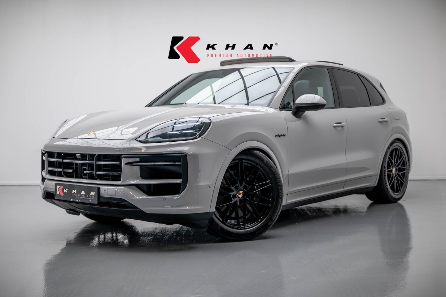 Porsche Cayenne - 3.0 E-Hybrid |Pano|Krijt|SportChrono|Fabrieksgarantie t/m 2029| - AutoWereld.nl