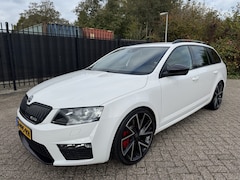 Skoda Octavia Combi - 2.0 TSI RS 220 PK 6 Versn Clima/Stoelverw/Navi/Cam