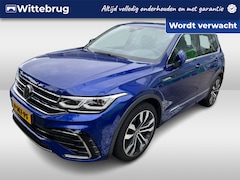 Volkswagen Tiguan - 1.5 TSI R-Line Business+ / Pano / Digitaal dashboard / Navigatie / App connect / Camera /