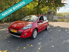Renault Clio - 1.2 Collection LEUKE AUTO RIJDT EN SCHAKELT GOED