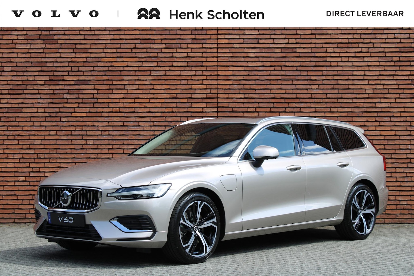 Volvo V60 - T6 Plug-in hybrid AWD Plus Bright | Panoramisch dak met schuif-/kantel functie | Virtual P - AutoWereld.nl