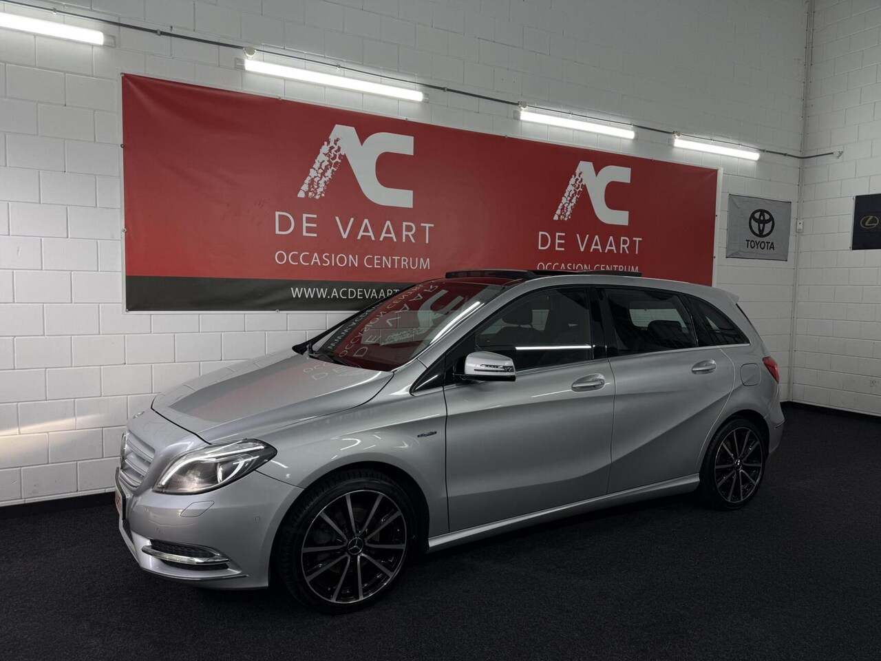 Mercedes-Benz B-klasse - 200 - PANODAK/XENON/CARPLAY/PDC/NAP - AutoWereld.nl