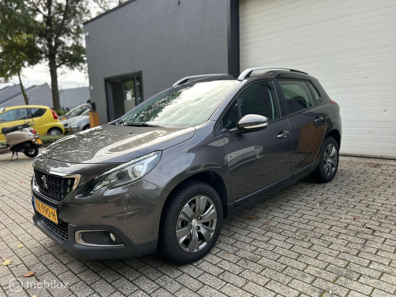 Peugeot 2008 - 1.2 PureTech Blue Lion DEALER OND/TREKHAAK/NAP/ - AutoWereld.nl