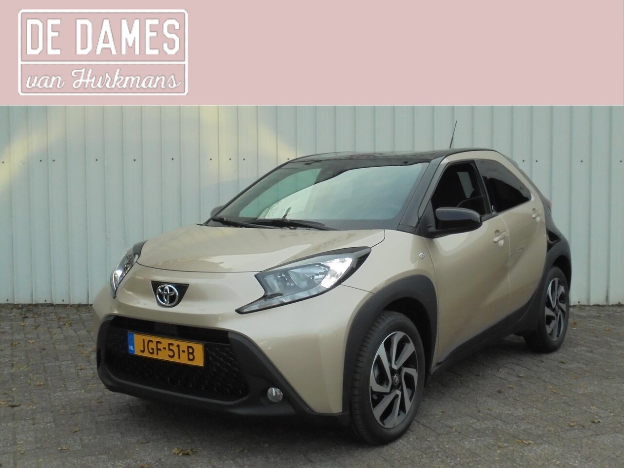 Toyota Aygo X - 1.0 VVT-i AUTOMAAT 3.196 KM !! CAMERA 17" LM-VELGEN - AutoWereld.nl