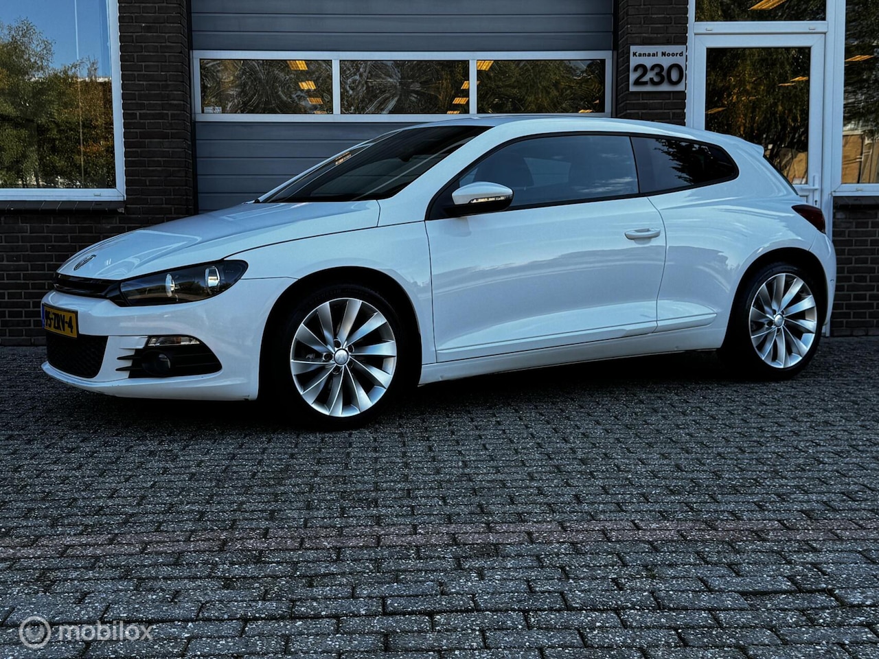 Volkswagen Scirocco - 2.0 TSI Highline ECC-AIRCO/MFSTUUR/LEDER - AutoWereld.nl