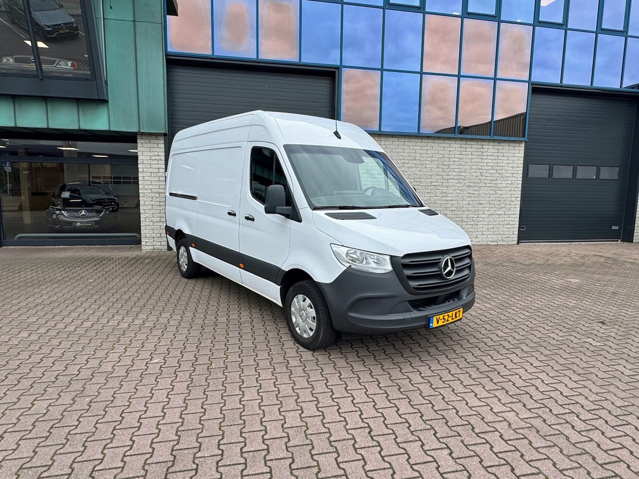Mercedes-Benz Sprinter - 317 CDI L2H2 BPM vrij Trekhaak 9G-Tronic 270° achterdeuren Cruisecontrol Airco Stoelverwar - AutoWereld.nl