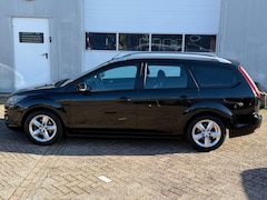 Ford Focus Wagon - 1.6 Comfort