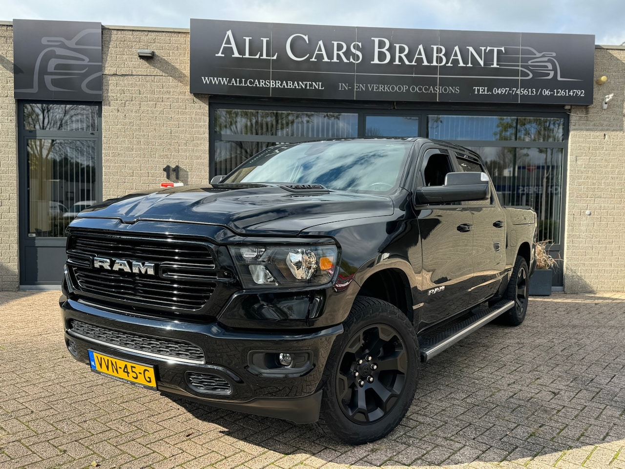 Dodge Ram 1500 - 5.7 V8 4x4 Crew Cab Laramie / marge/ 2e eigenaar - AutoWereld.nl