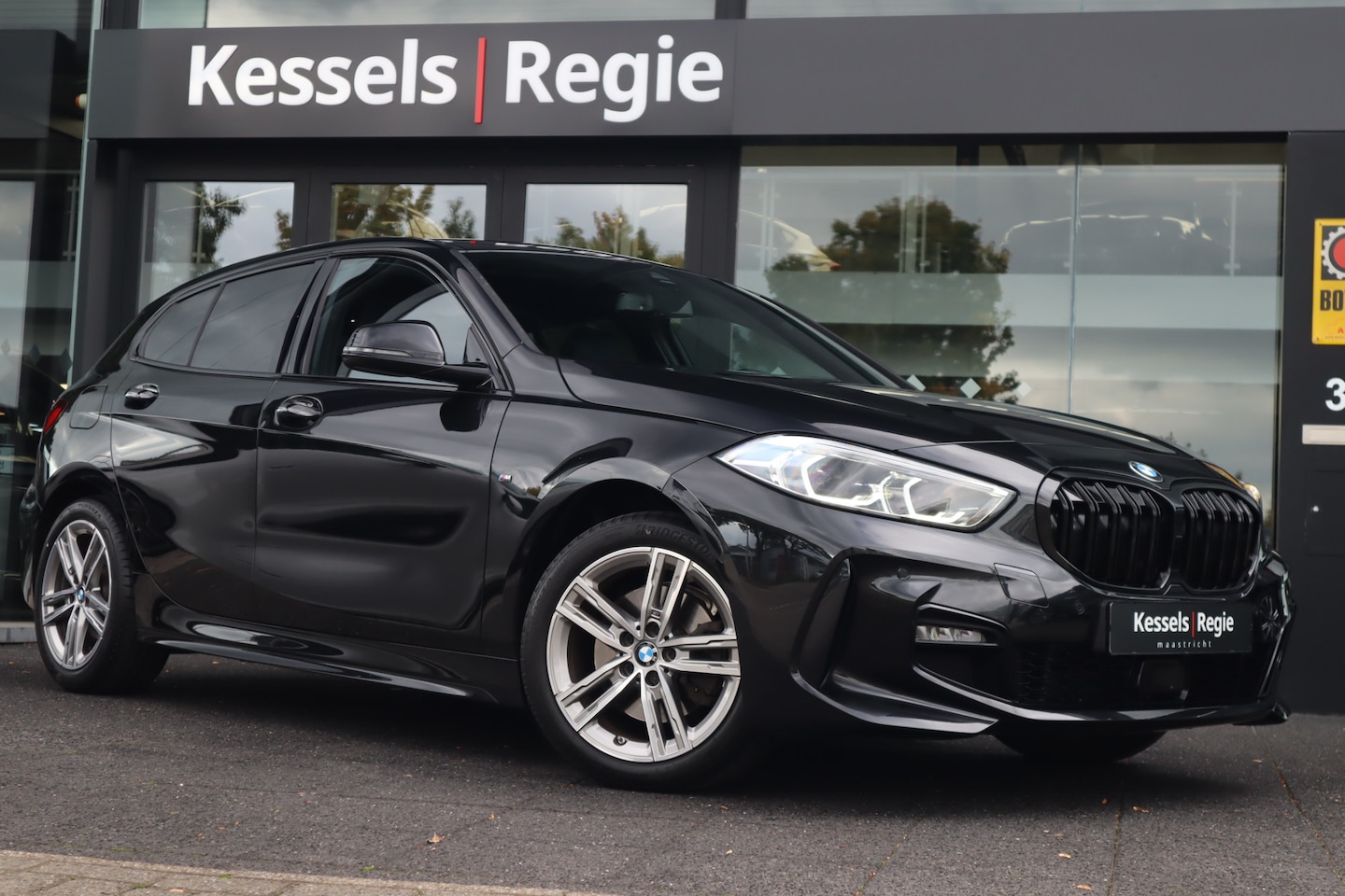 BMW 1-serie - 118i M-sport ACC Bliss Camera Ambient HiFi El.kofferbak Stuur+Stoel Verwarming - AutoWereld.nl