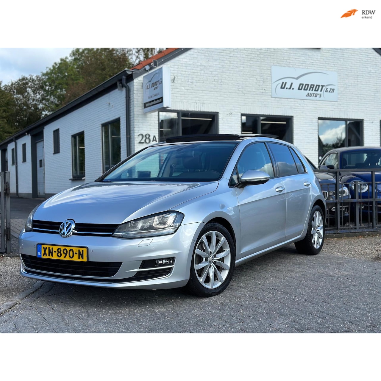 Volkswagen Golf - 1.6 TDI Highline automaat| panoramadak ! - AutoWereld.nl